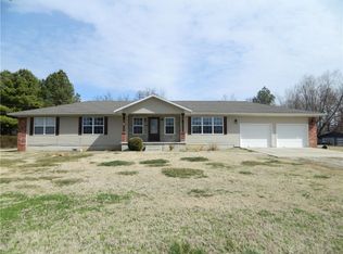 906 E McCann Rd, Rogers, AR 72758