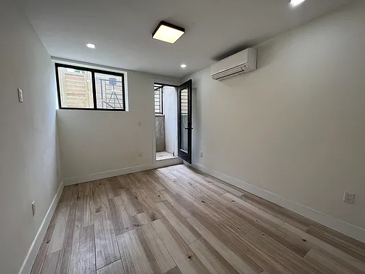 Rented by Trademarko Realty Inc | media 17