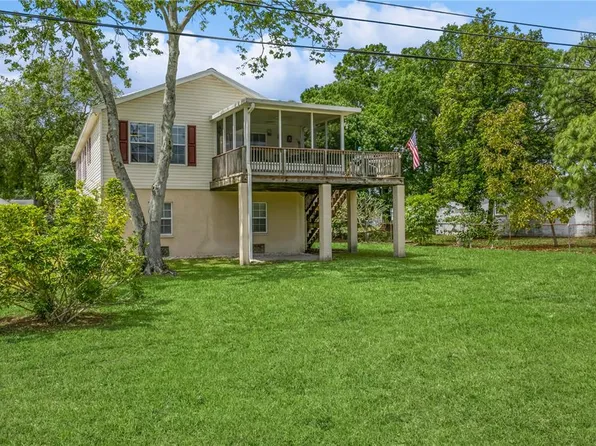 150 Mystic Lake Dr N, Saint Petersburg, FL 33702