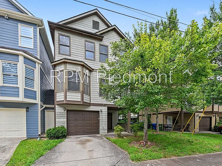740 Prince Pl NW — Photo 1