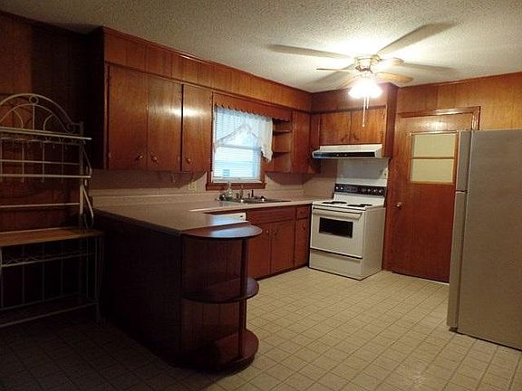 2nd image of 5056 McKellar St