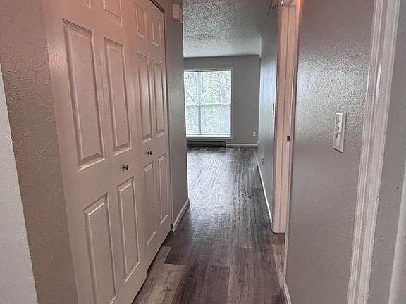 3rd image of 927 Delmar Ct