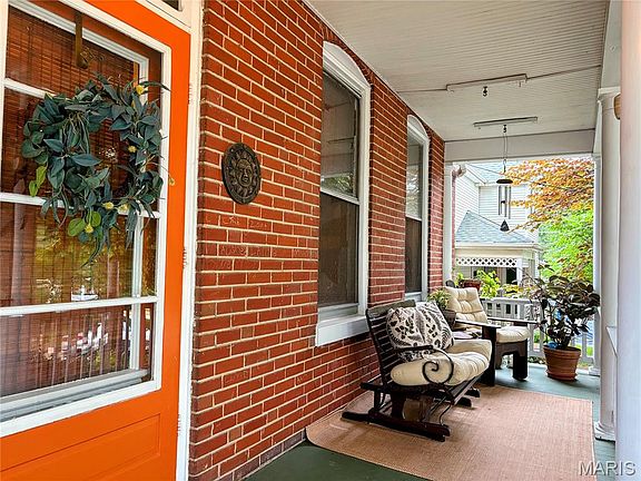 3rd image of 305 Rand St