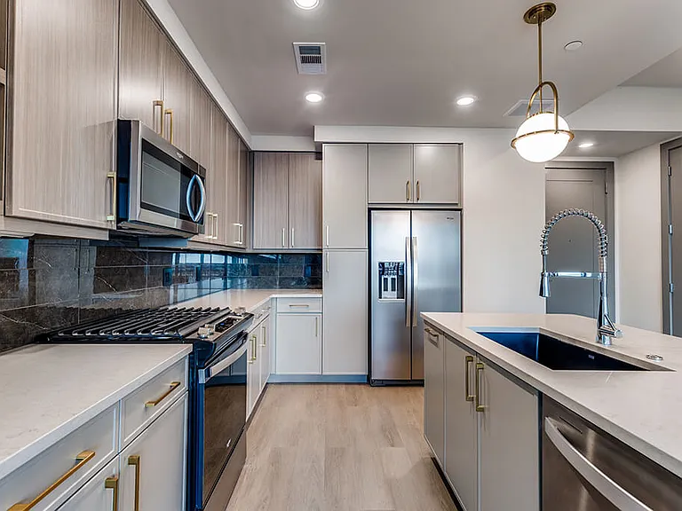 1010 Waugh Apartments — Photo 12