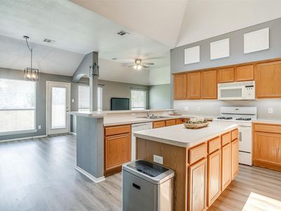 9805 Rockledge Rd, Fort Worth, TX, 76108