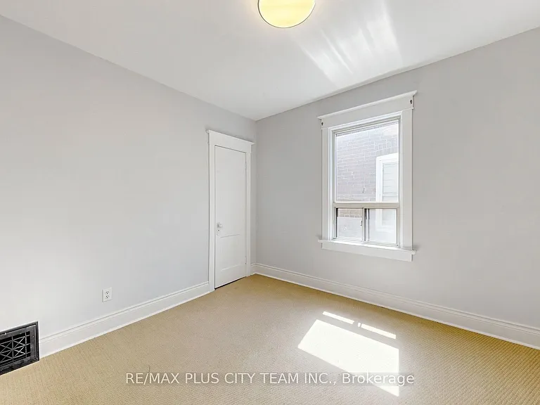 402 Woodbine Ave — Photo 16