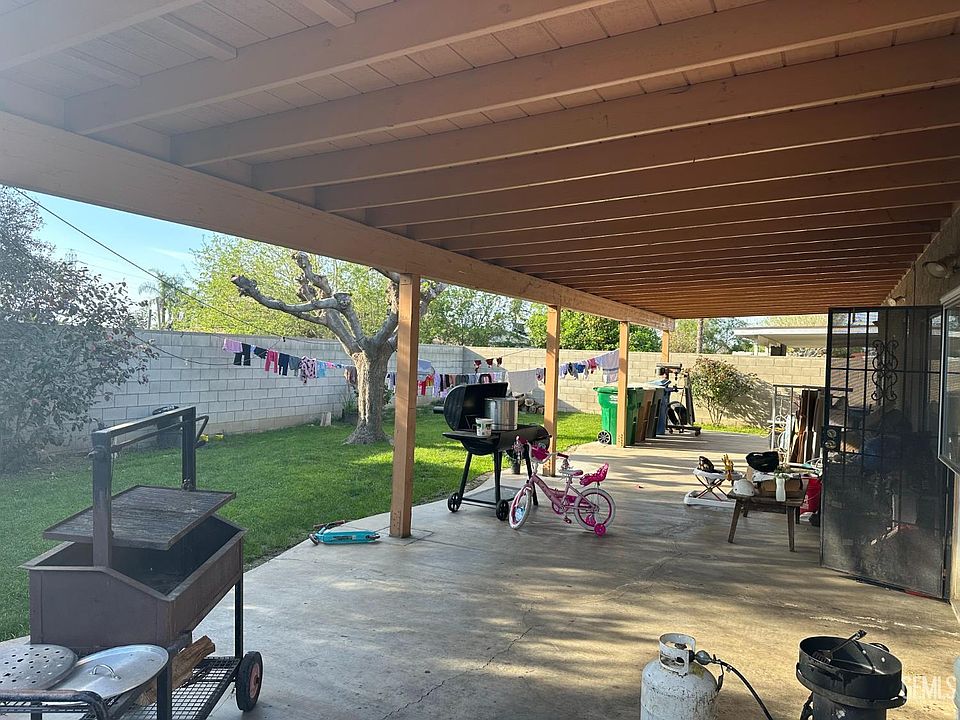 2nd image of 10708 San Gorgonio St