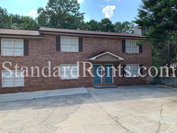 2nd image of 2874 Spruce Cir