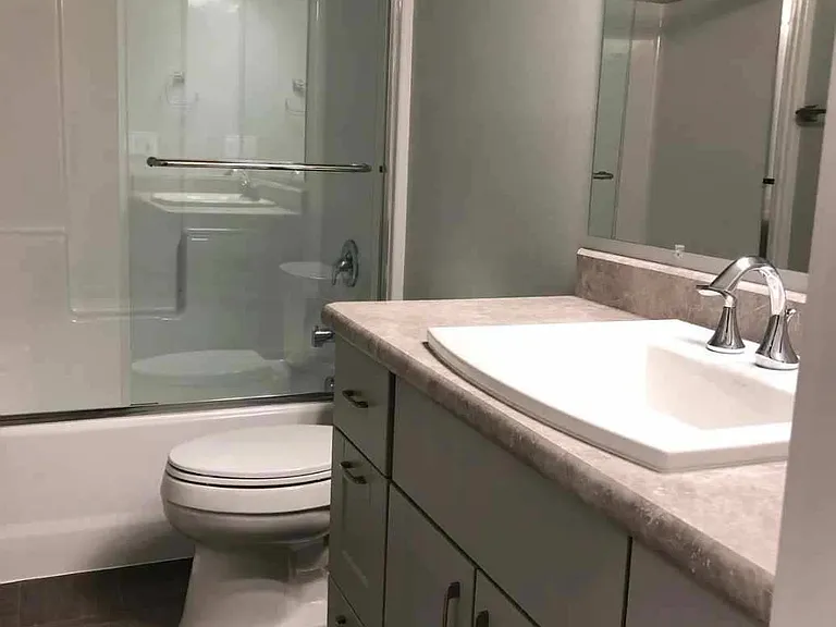 645 SE Reed Market Rd #B — Photo 6