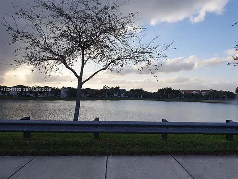 9171 SW 169th Pl #9171 — Photo 3