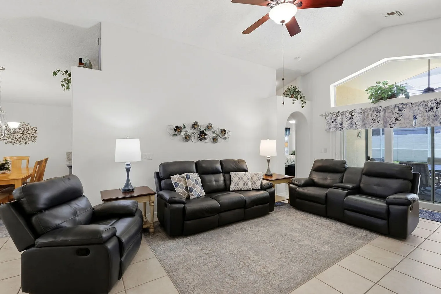 4 bed, 3.0 bath, 1797 sqft, $3,814 — Photo 4