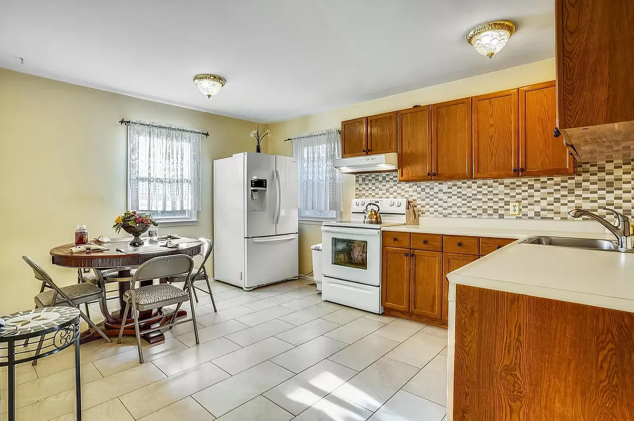 13714 Mayfair Ct — Photo 3