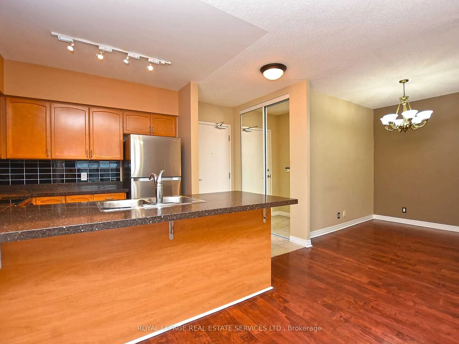 3 bed, $3,000 — Photo 2