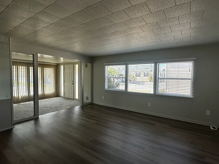 5004 Oakland Hills Ave — Photo 8