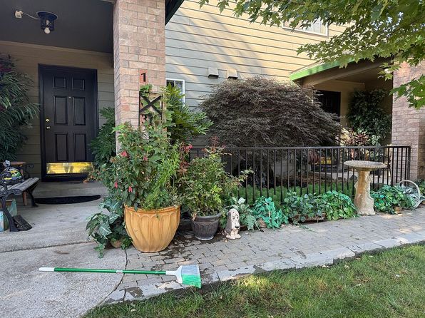 1393 1395 Country Glen Ave NE