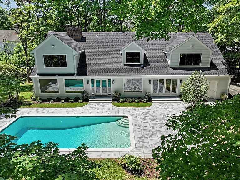 403 Stanwich Rd — Photo 6