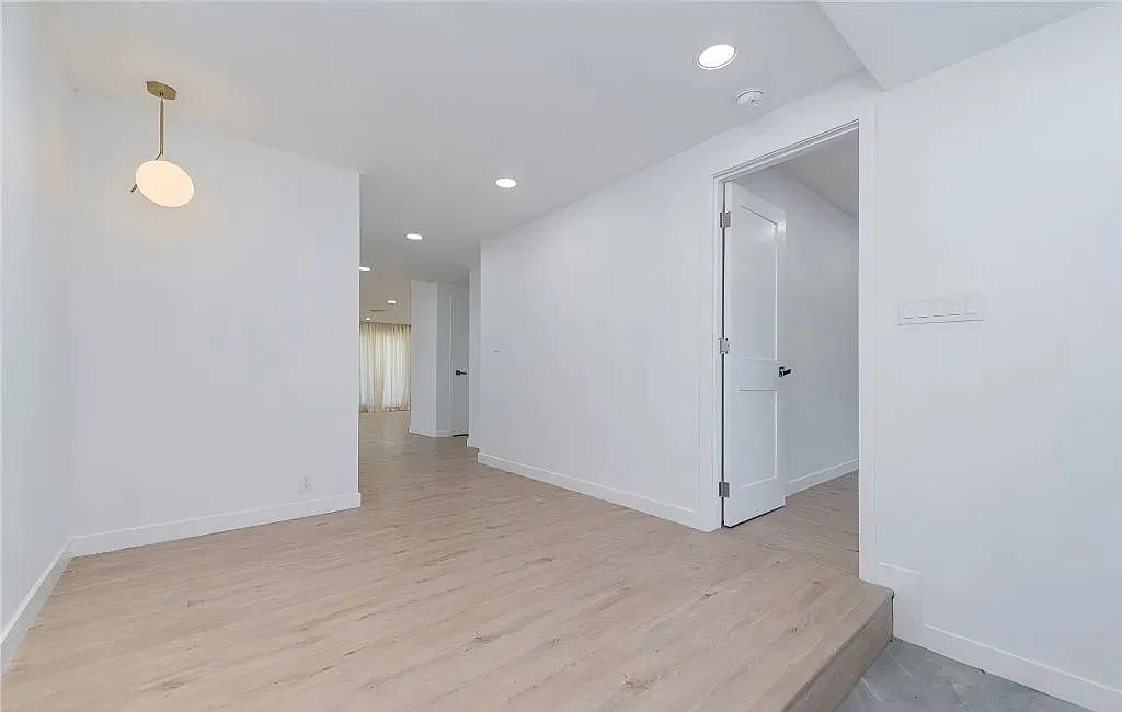 3 bed, 2.5 bath, 2266 sqft, $6,800 — Photo 3