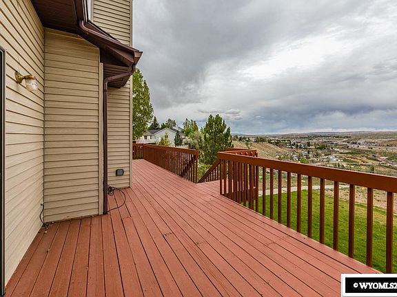 5th image of 225 College Ct