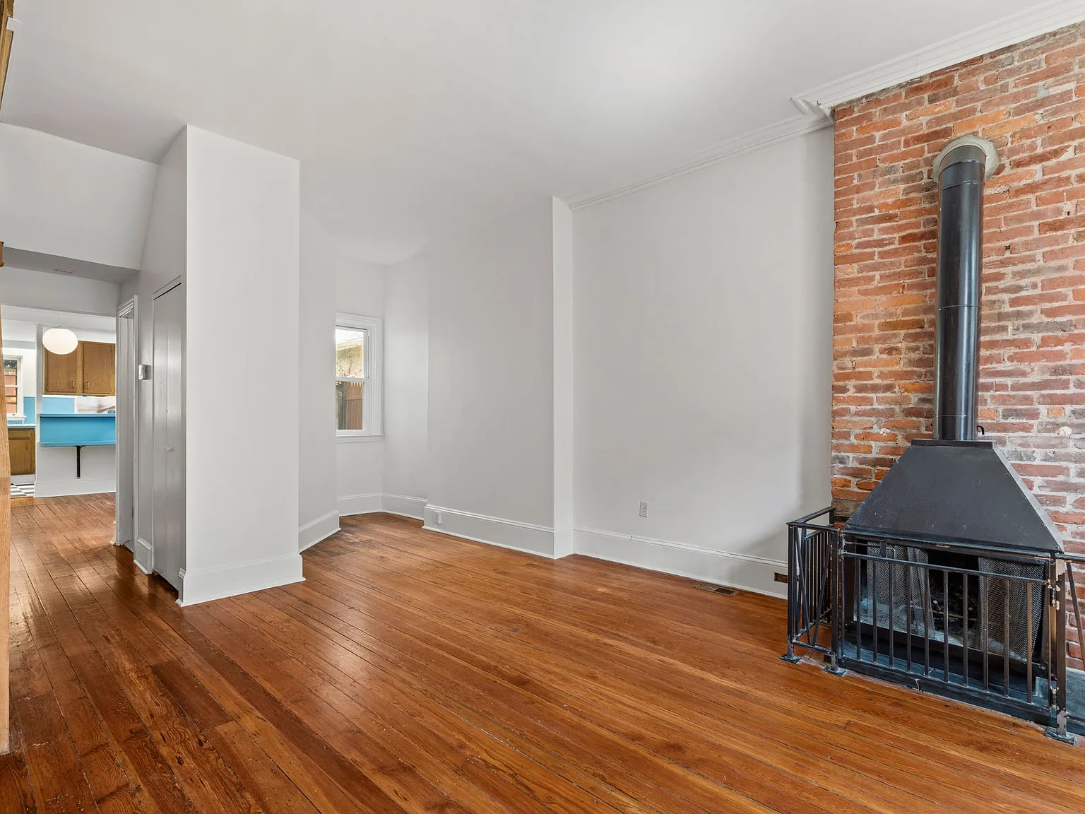 3 bed, 1.5 bath, 1599 sqft, $3,500 — Photo 4