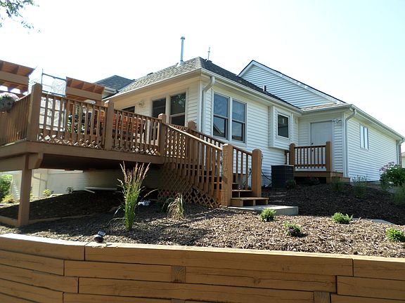 large deck off dining/kitch