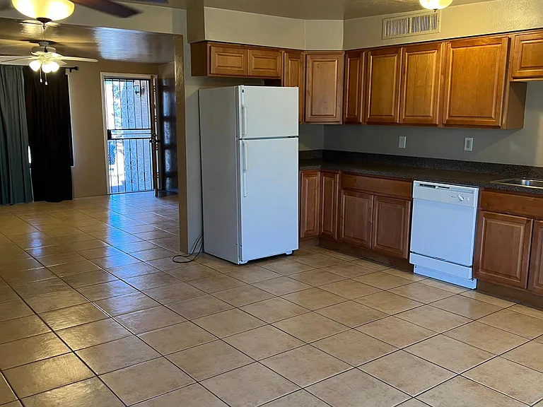 6027 S Lostan Ave — Photo 9