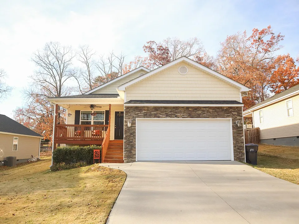 203 Paris View Dr