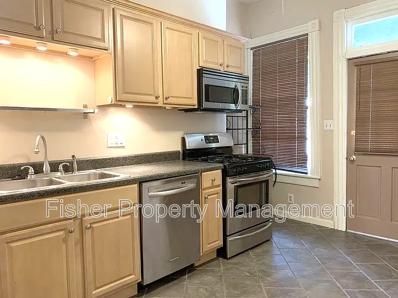 2 bed, 1.0 bath, 1000 sqft, $1,600 — Photo 3
