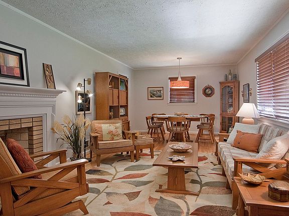 3rd image of 437 Pine St