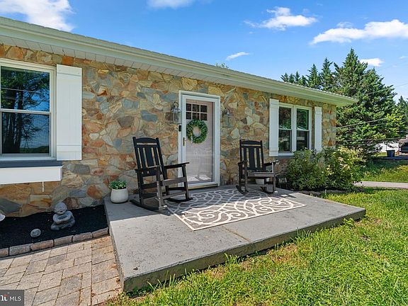 4th image of 7546 Woodbine Rd