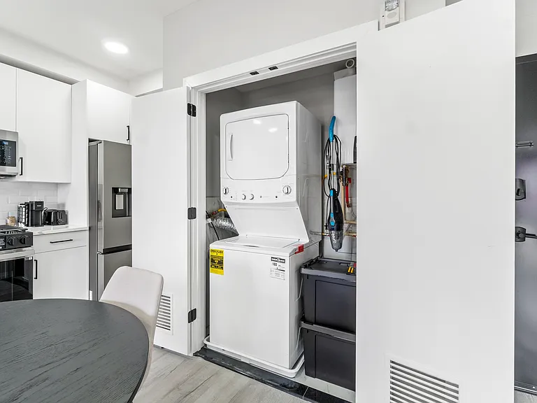 80 Romaine Ave #3C — Photo 8