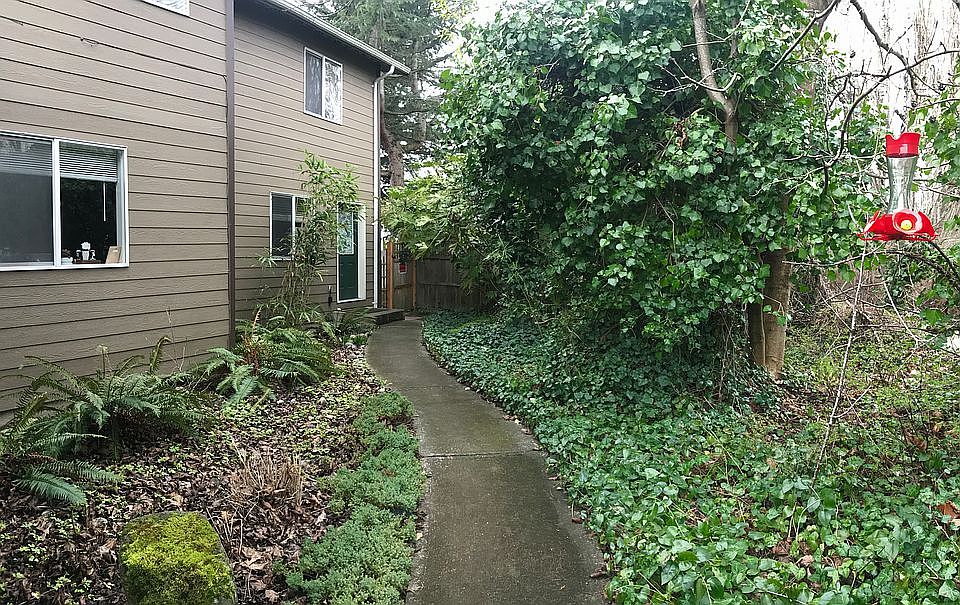 Entryway to back unit