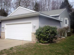1044 Hidden Creek Dr, Norton Shores, MI
