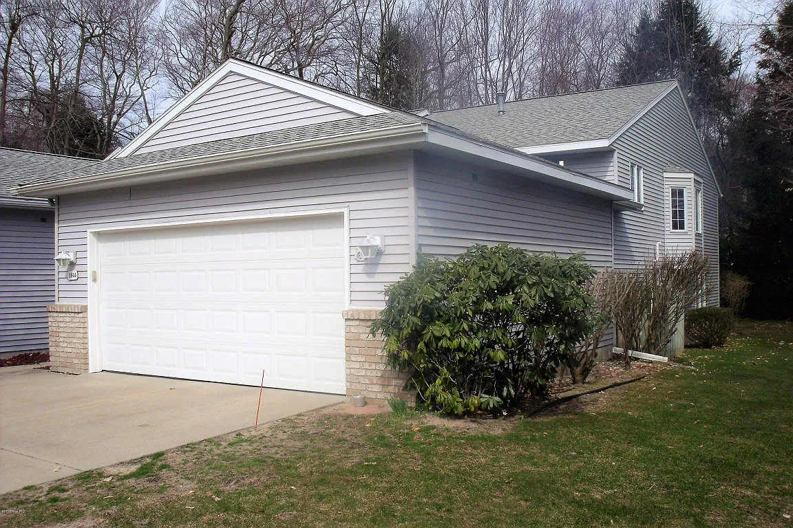 1044 Hidden Creek Dr photo 1