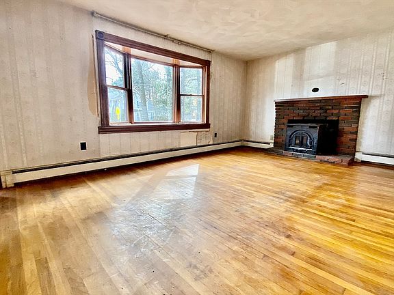 2nd image of 250 Shawsheen St