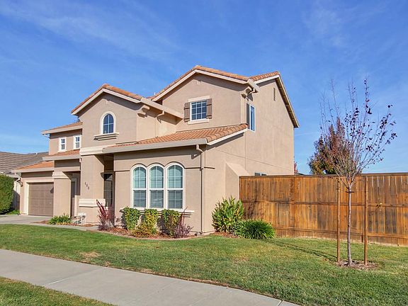 2nd image of 488 Crestfield Cir