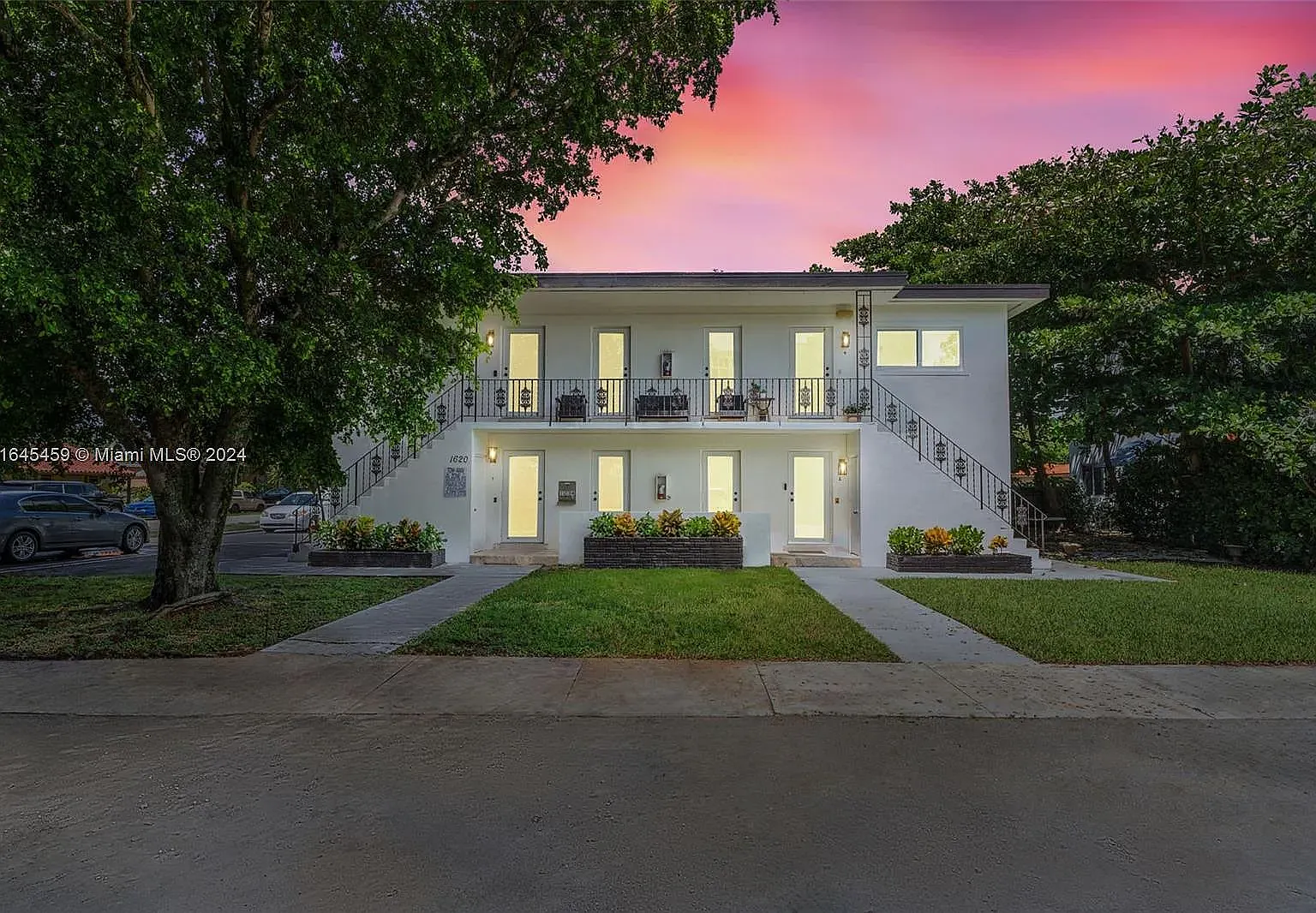 1620 SW 40th Ave — Photo 1