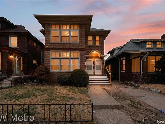 2nd image of 4016 Hogarth St
