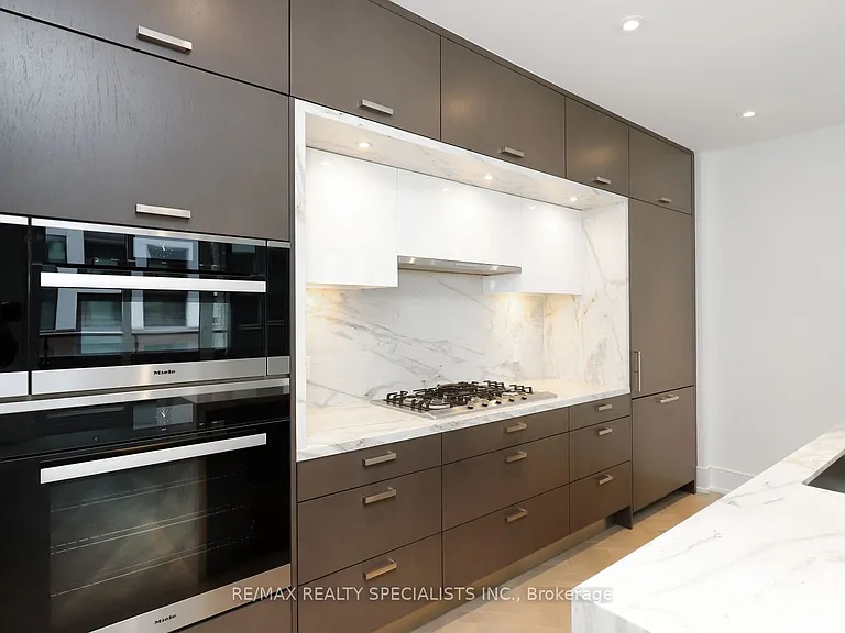 455 Wellington St W #704 — Photo 14