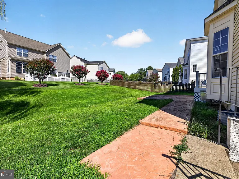 9036 Woodpecker Ct — Photo 30