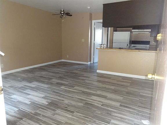 4th image of 1107 Ramirez St APT 2