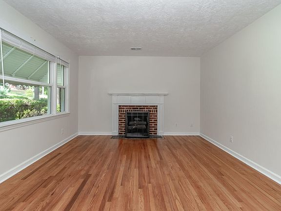 4th image of 2709 Hazel St