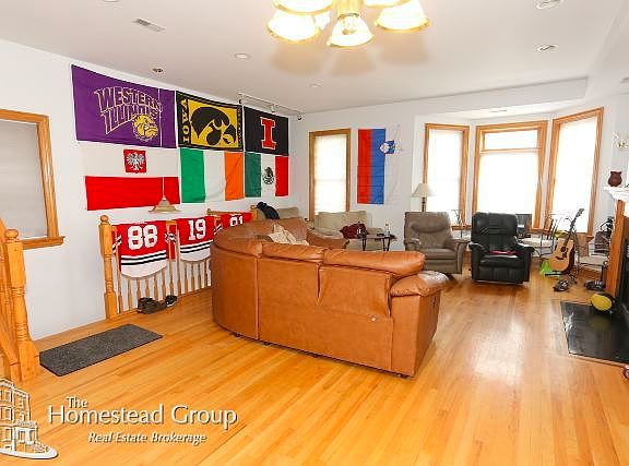 2nd image of 1413 W Barry Ave #2