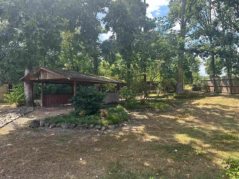 820 N Shackleford Rd — Photo 13