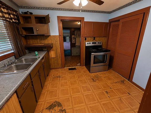 3rd image of 802 & 804 57th St SE