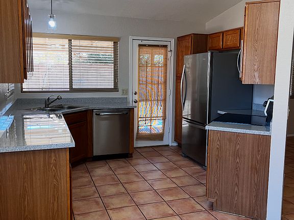 4th image of 1441 W Canyon Shadows Ln