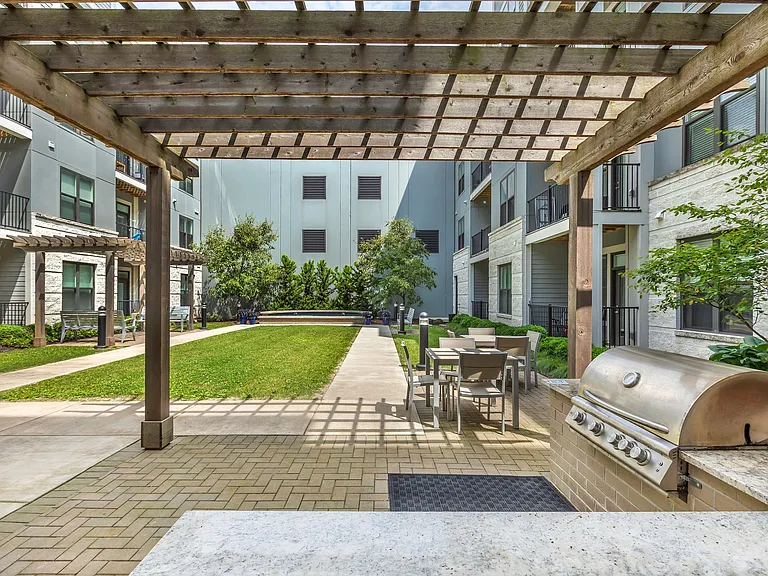 Mayfair Reserve — Photo 21