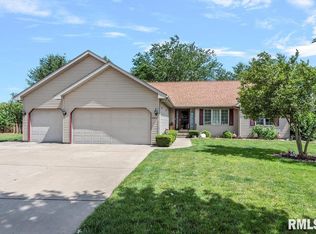 3029 Springwood Dr, Springfield, IL 62712