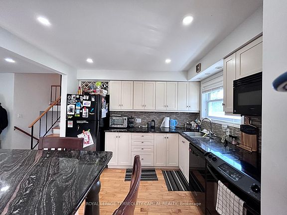 4th image of 174 Cook St