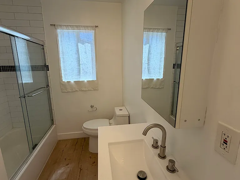 Genesee Luxe Apartments — Photo 9