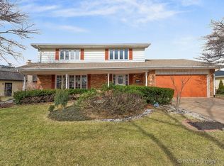 7126 Emerson Dr, Darien, IL